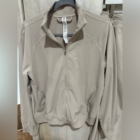 Lululemon Tracksuit Size 8 Mojave Tan Glyde jacket and tear away track pants - Picture 2 of 6